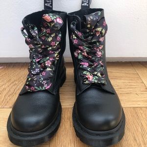 New Dr. Martens 1460 Pascal Mono in Virginia size US 6/EU 37, still in box